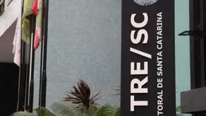 TRE-SC proíbe “bonecos” em vias públicas de Florianópolis