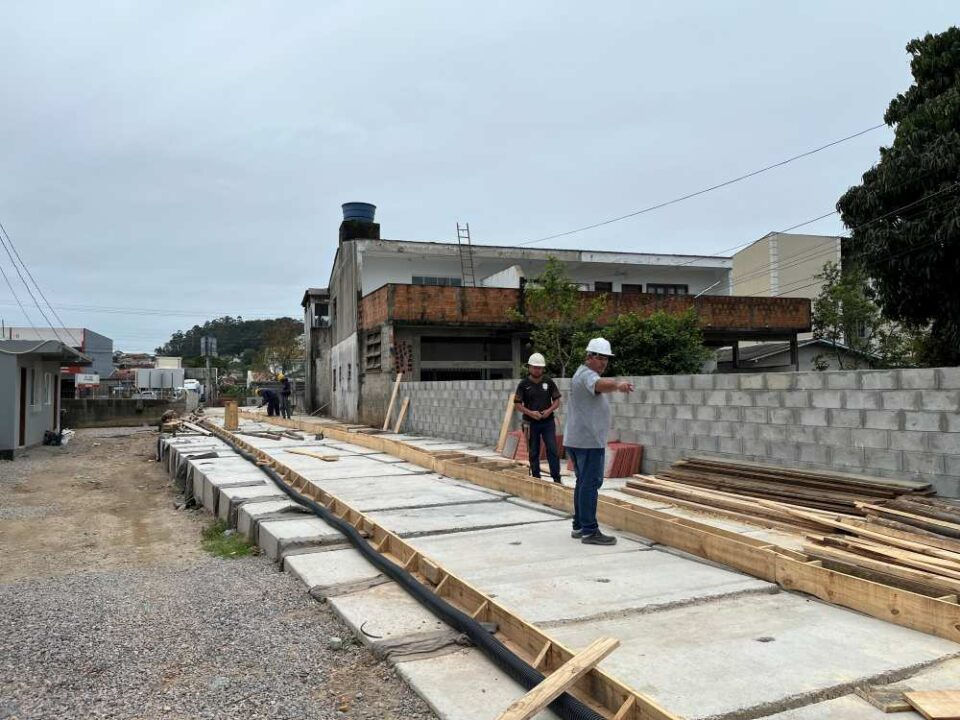 Obra de macrodrenagem entra na fase final com demarcação de ciclovia e calçadão na Fazenda Santo Antônio, em São José