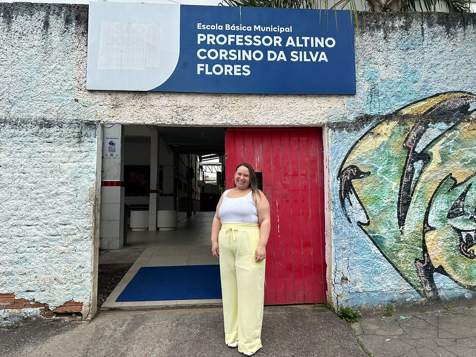 Dia do Professor: ex-aluna realiza sonho de ser professora na escola onde estudou em São José