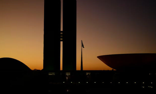 Descrédito de instituições cresce, e 52% desconfiam de partidos políticos, mostra Datafolha