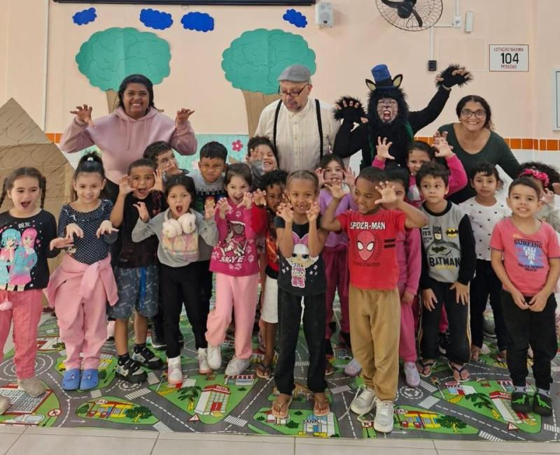 Entre as capitais, Florianópolis está em primeiro lugar no atendimento de educação infantil de crianças de 2 a 3 anos (88%), enquanto que de 0 a 3 anos (53,7%) ocupa a quinta posição. No atendimento de até 1 ano (22,8%) e de 4 a 5 anos (96,8%) está na sexta posição. Com os resultados, o município encontra-se acima da média nacional em todas as situações. O panorama foi apresentado pela organização não governamental Todos pela Educação a partir de dados da Pesquisa Nacional por Amostra de Domícilios Contínua e do Censo Escolar.