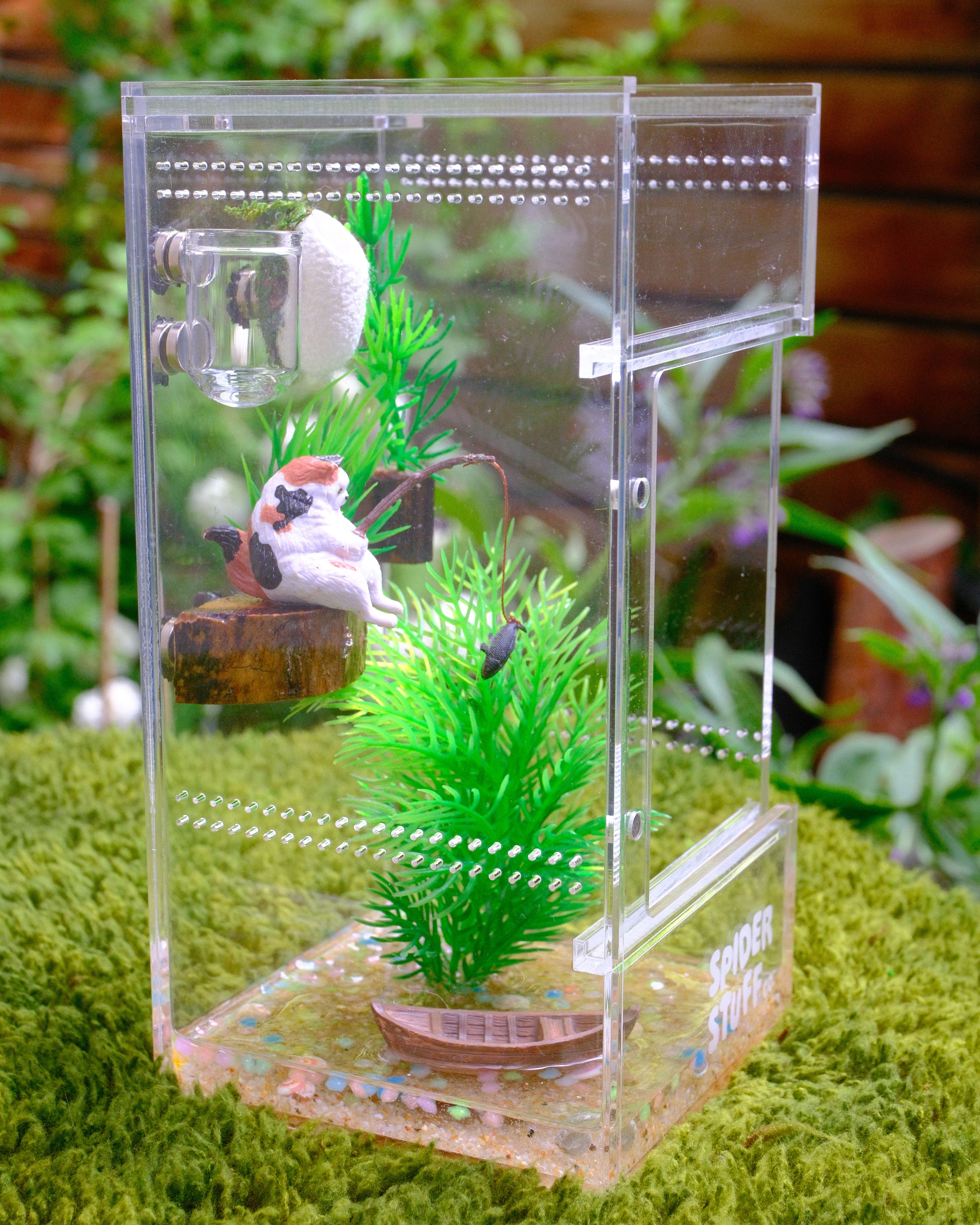 Tall Grass Calico Fisher Enclosure (4x4x8")