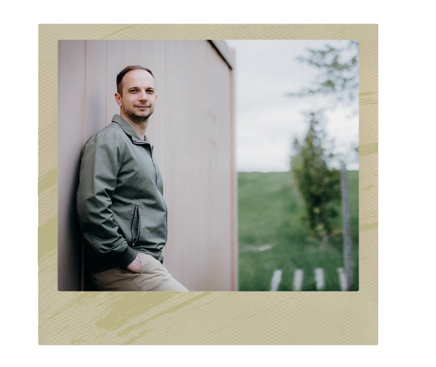 Wolfhard Outdoor mit grüner Jacke