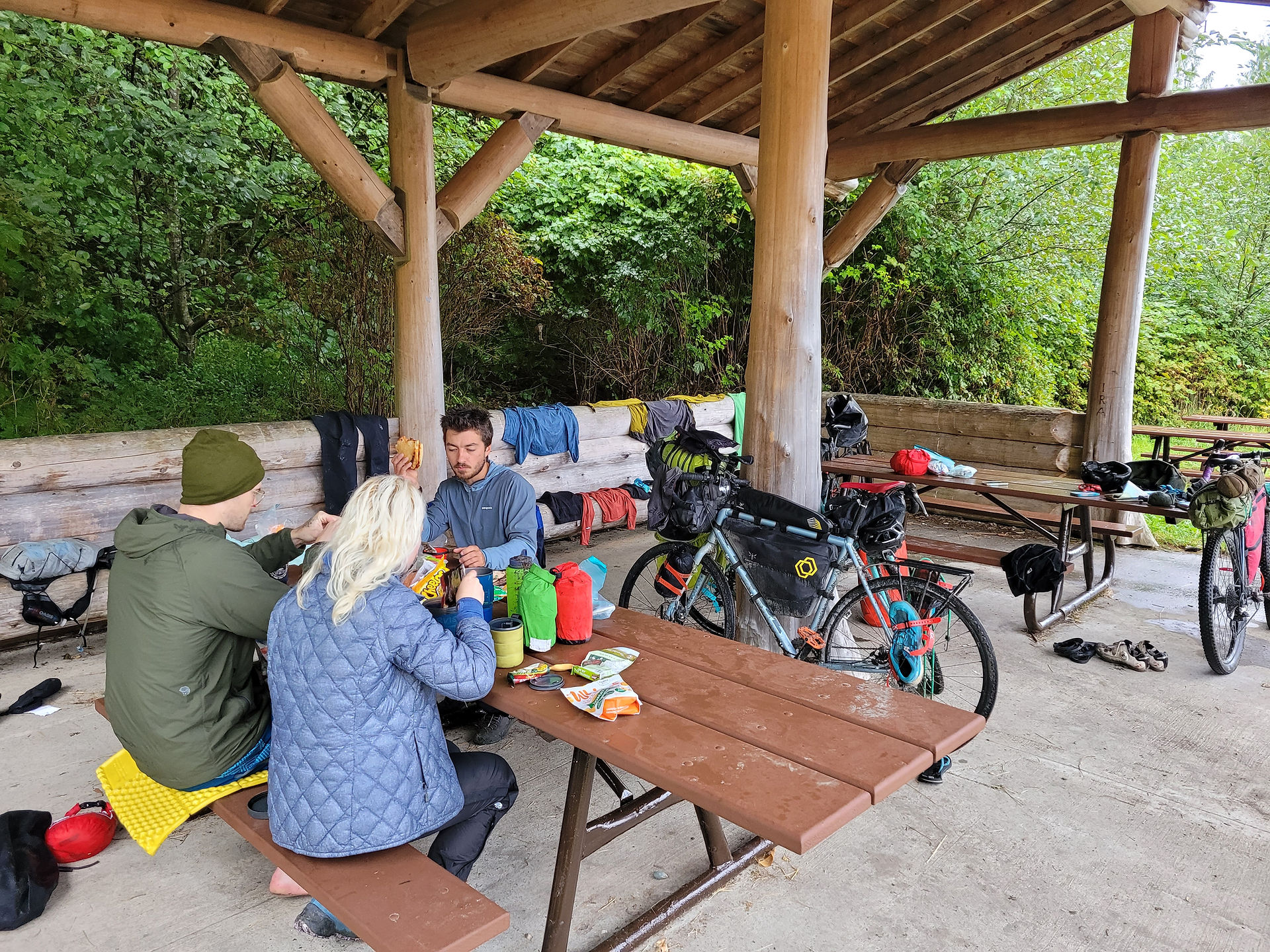 Breakfast under cover
