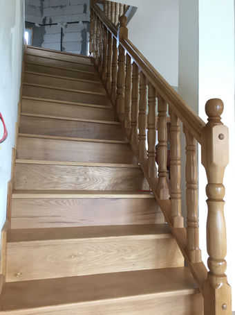 Balustrade interioare din stejar bine proporționate