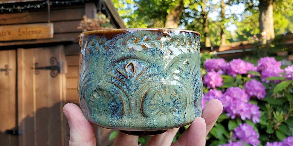 Thumbnail: Textured Lustre Teacup