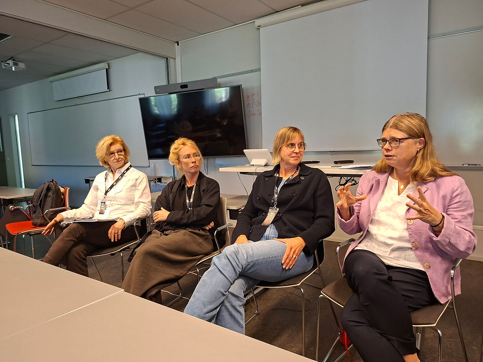 Cecilia Wassén, Jennifer Nyström, Lisan Plantin och Lena-Sofia Tiemeyer i samtal om undervisning om de bibliska grundspråken.