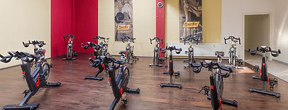 Die IndooCycling Kurse bei Fitness First Class in Mainz Weisenau. Das Fitnessstudio mit professioneller Betreuung.