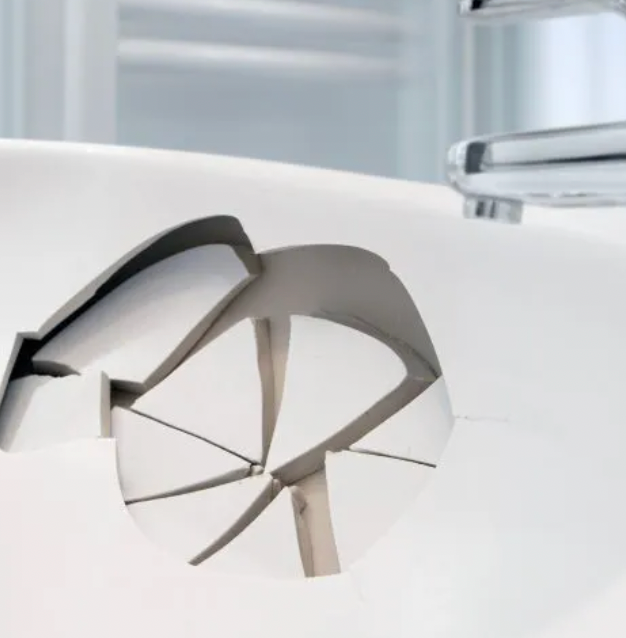 Bathtub refinishing transformation in Calgary by 2-Ways