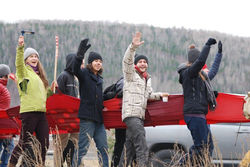 Marche dans la ville, Étendard, Gaspé, 2015.