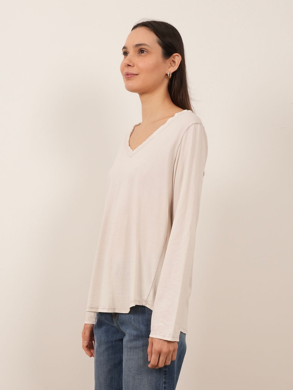Thumbnail: V-neck t-shirt in cotton