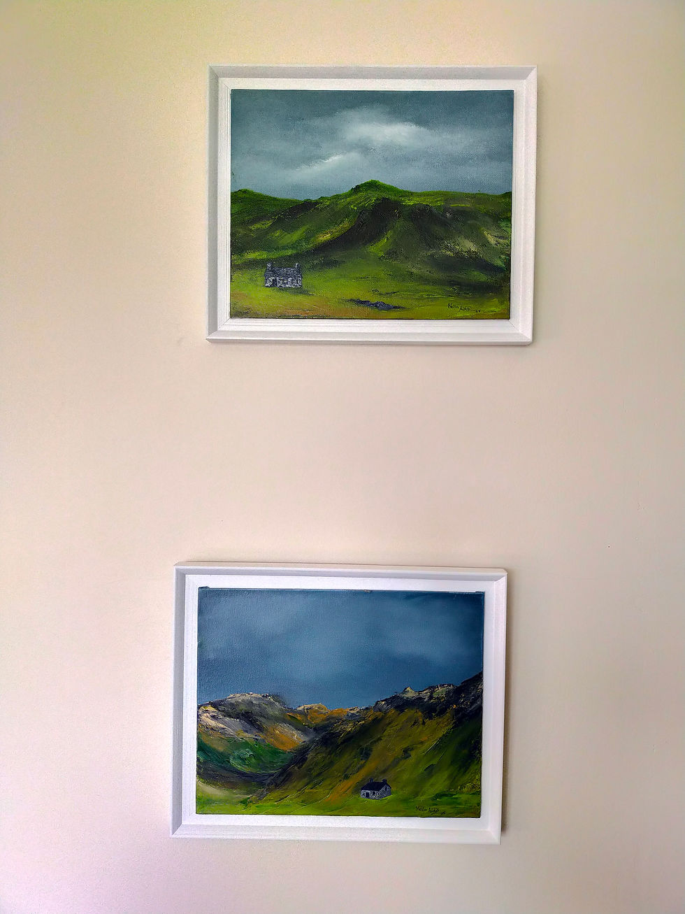 Miniatura: Bellow Rocky Ridges 