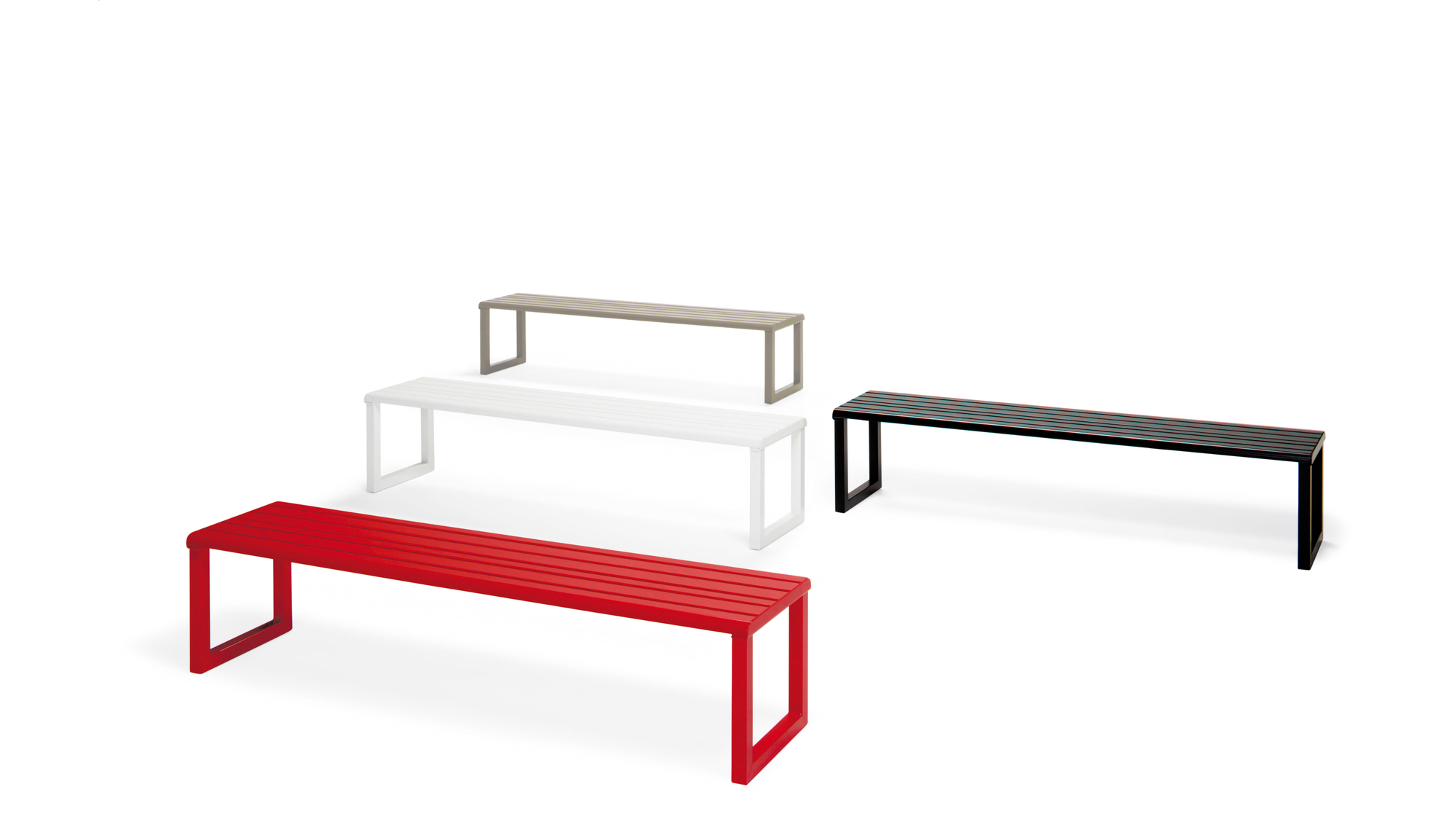 moderne Bank aus Metall für Outdoorbereiche