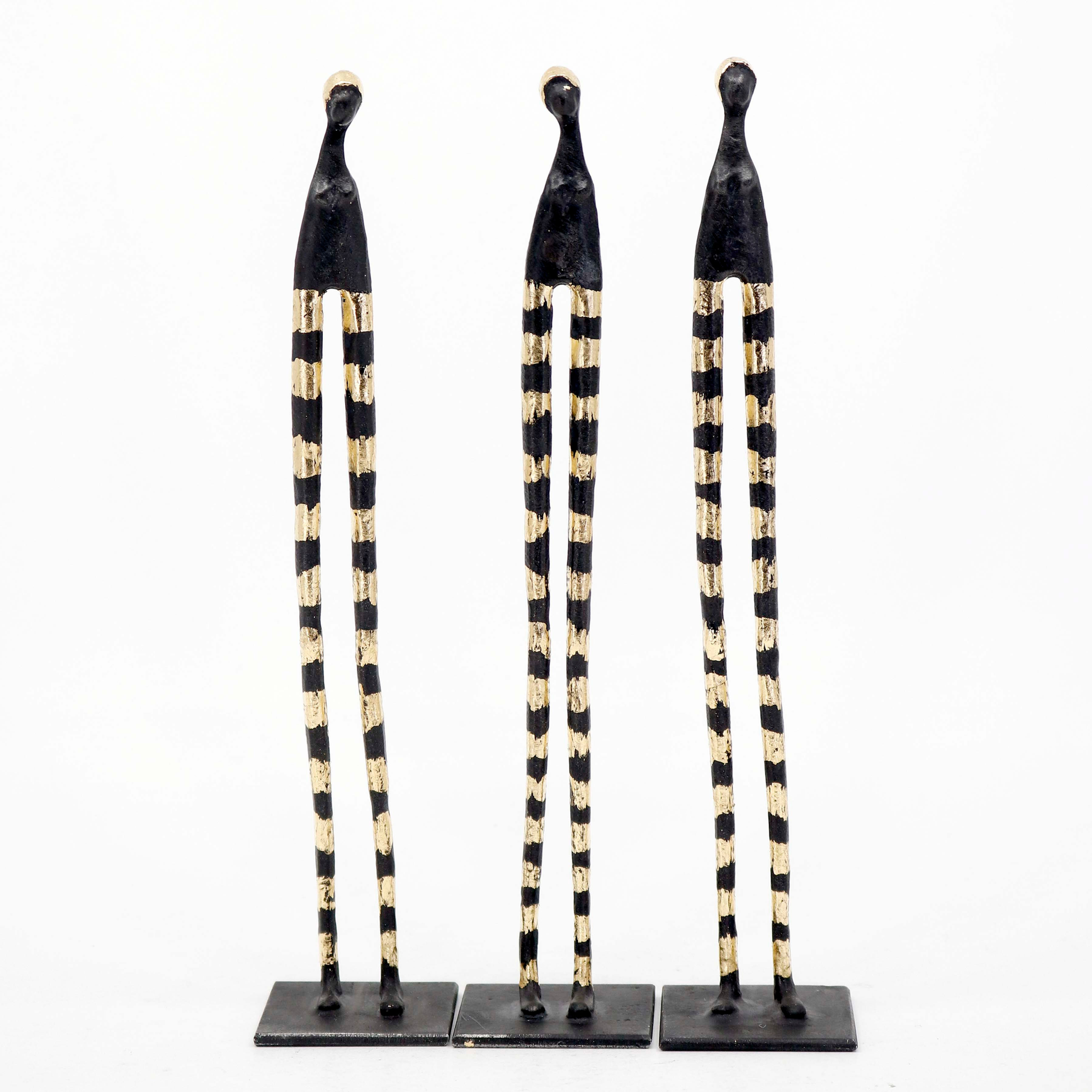 Jente med stripete strømpebukser