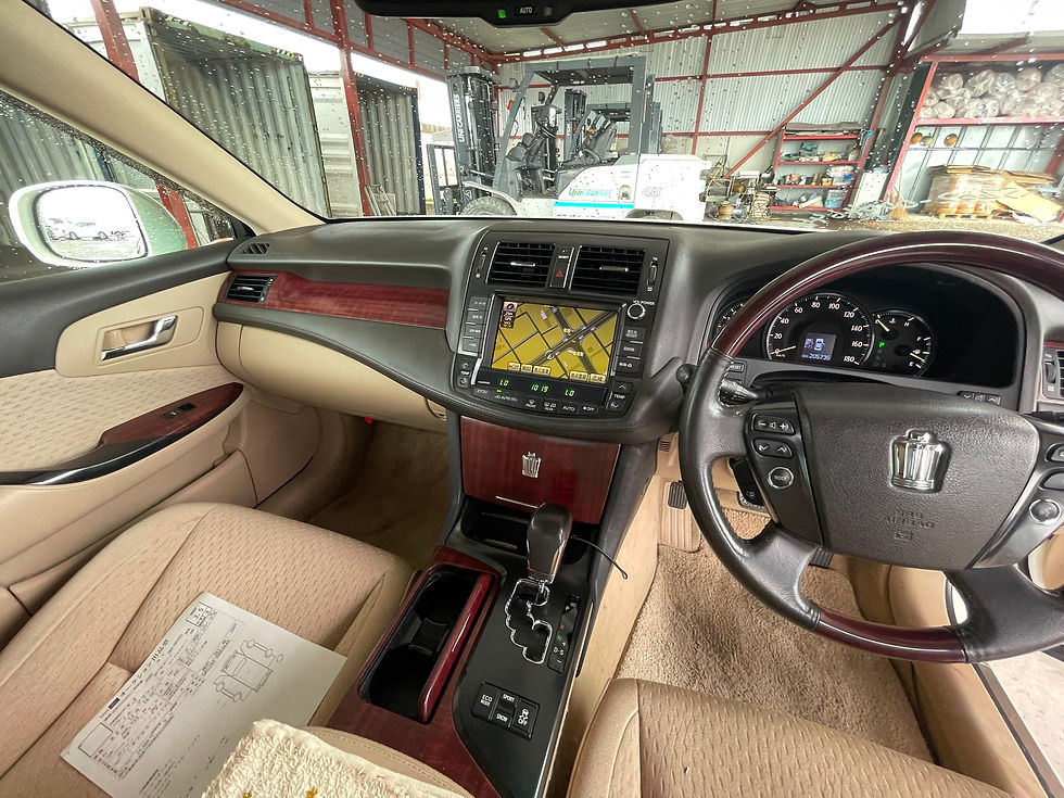 Thumbnail: TOYOTA CROWN
