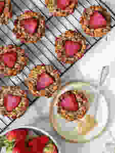 Strawberry Peanut Butter Baked Oat Cups