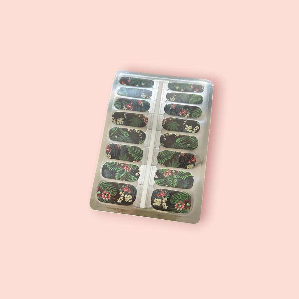 Miniaturbild: Nagellackfolien in Dschungeloptik auf rosa Hintergrund