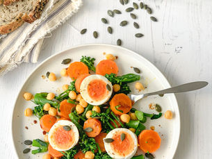 Chickpeas with turmeric and pumpkin seeds