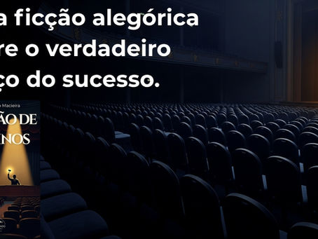 Homem de costas olha para um leiloeiro em um palco iluminado. Título: O Leilão de Destinos.