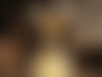 Dinheiro se transformando em almas na ampulheta, ilustrando o tesouro no céu de Mateus 6.