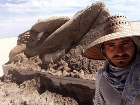 Francisco Calvillo: el escultor que transforma la arena en arte efímero