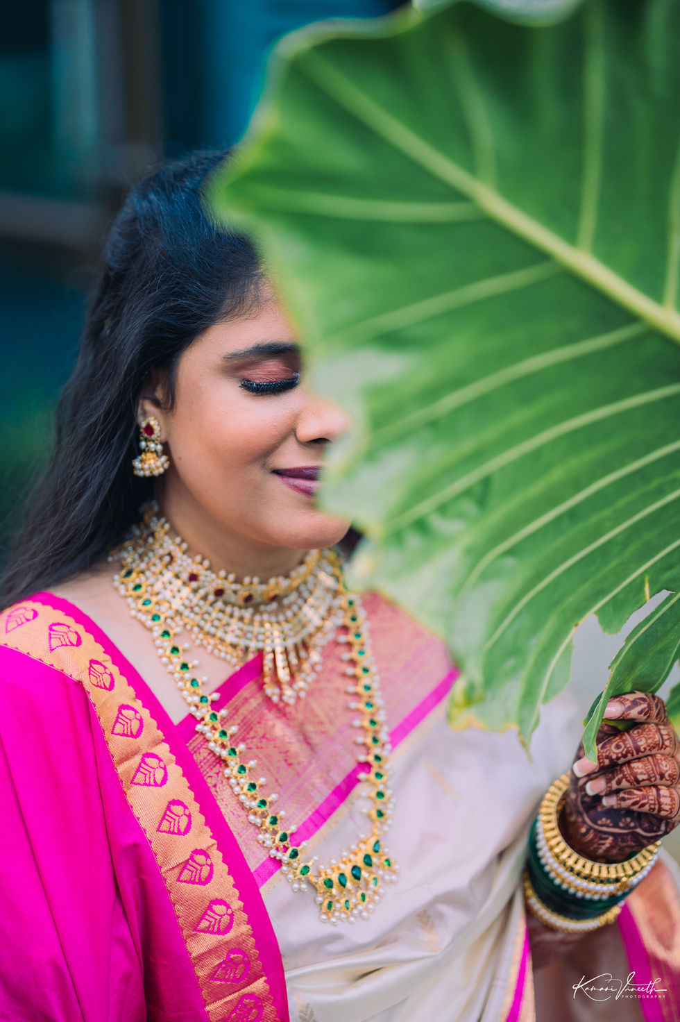 Emotional wedding moment captured candidly