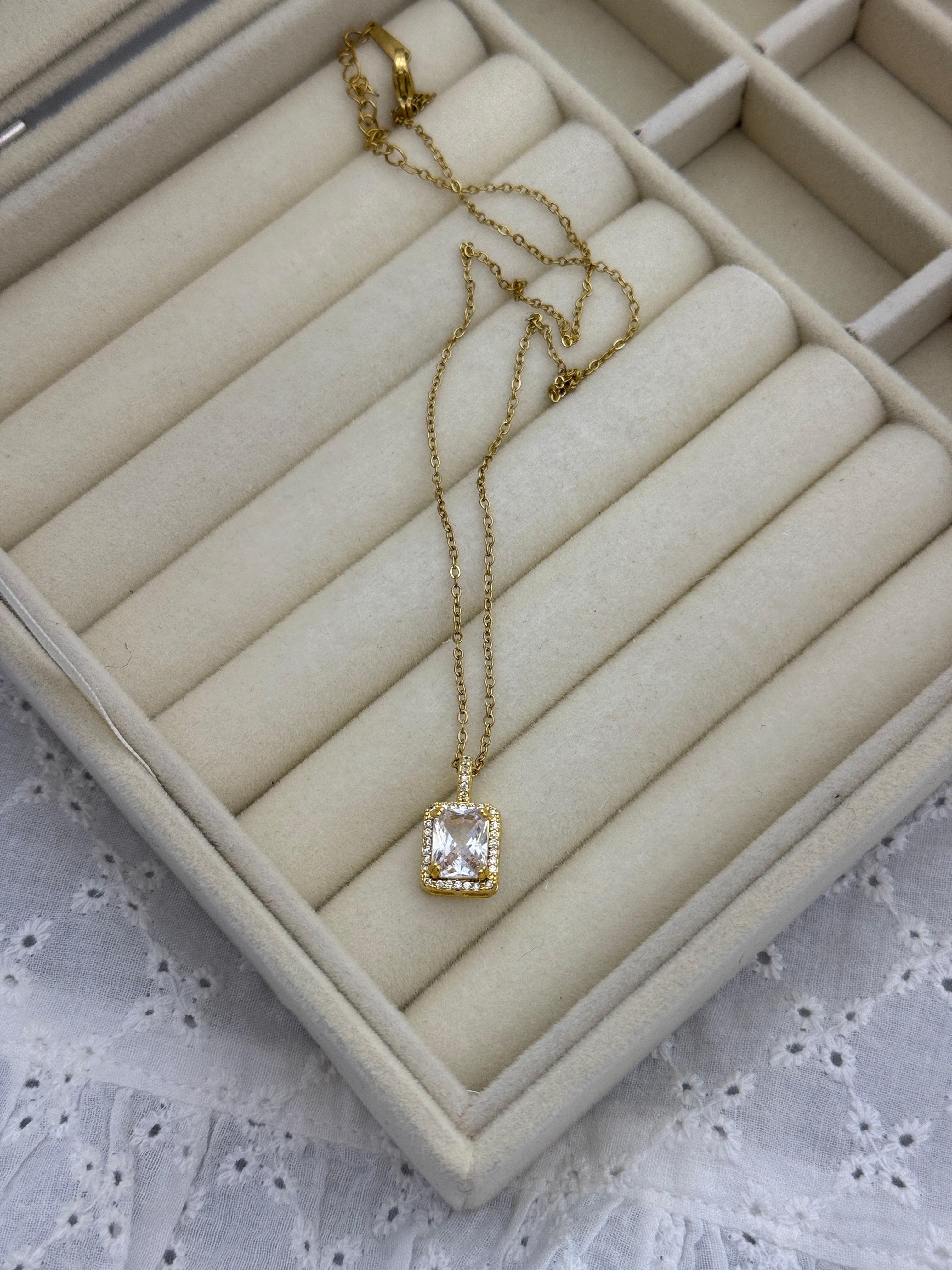 Gold baget taşlı kolye B-0379