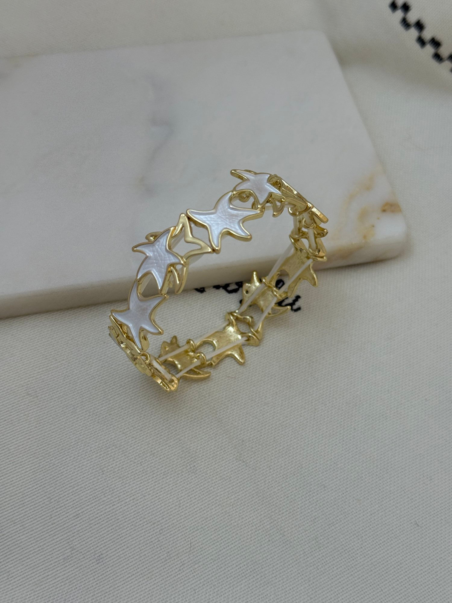 Beyaz yıldızlı lastikli bileklik A-0000262