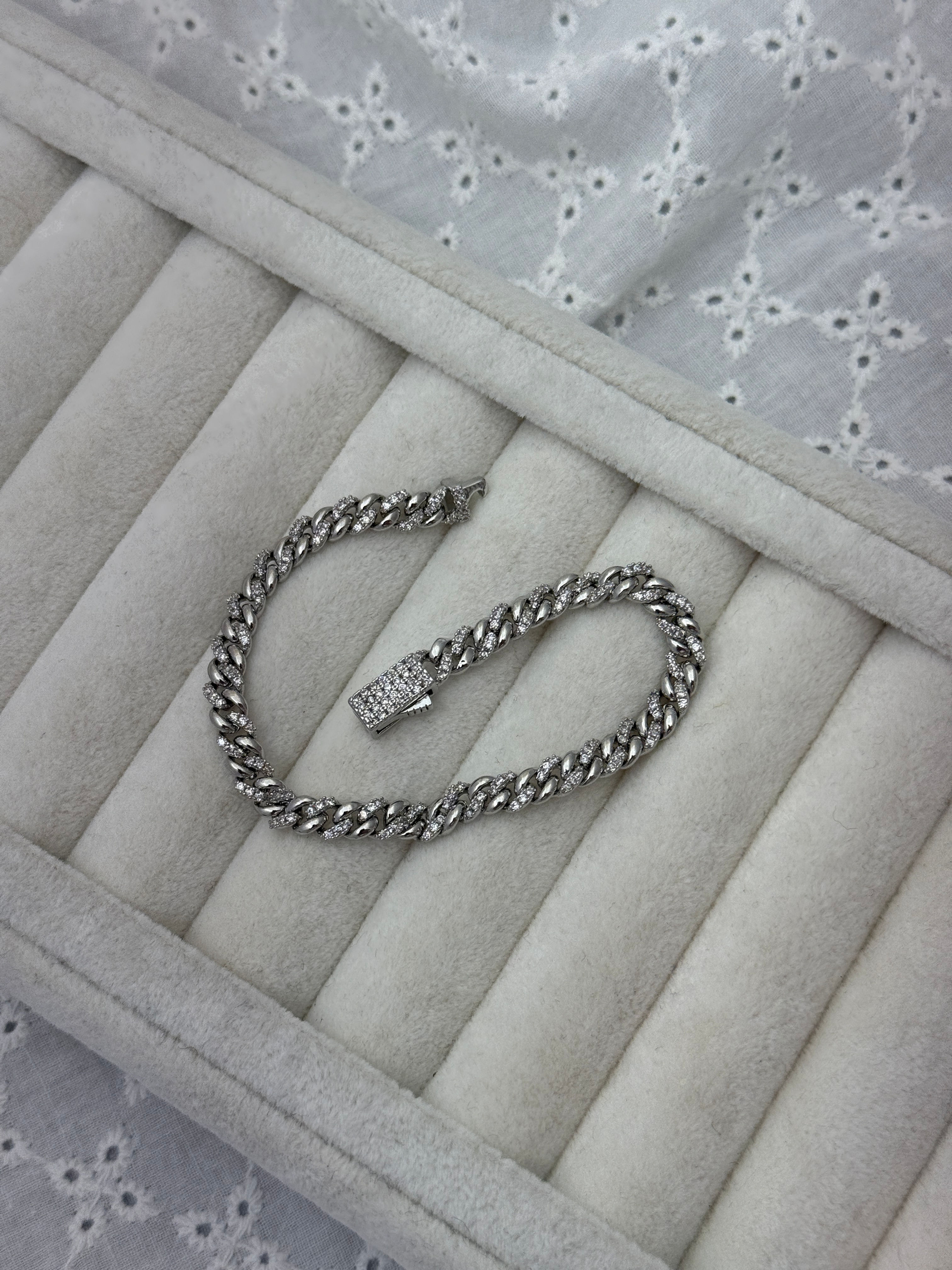 Gümüş rengi ince taşlı gurmet bileklik A-0000331