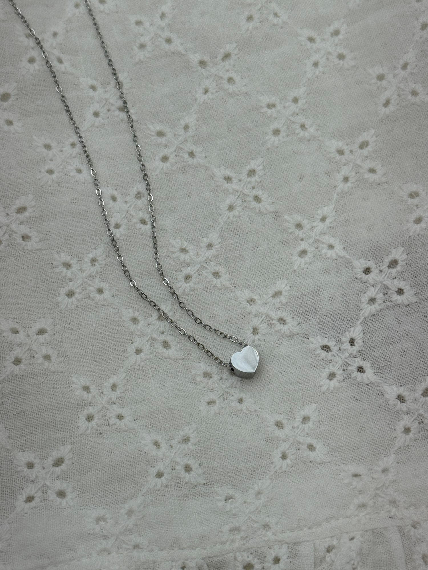 Minimal kalp detaylı çelik kolye A-0000292