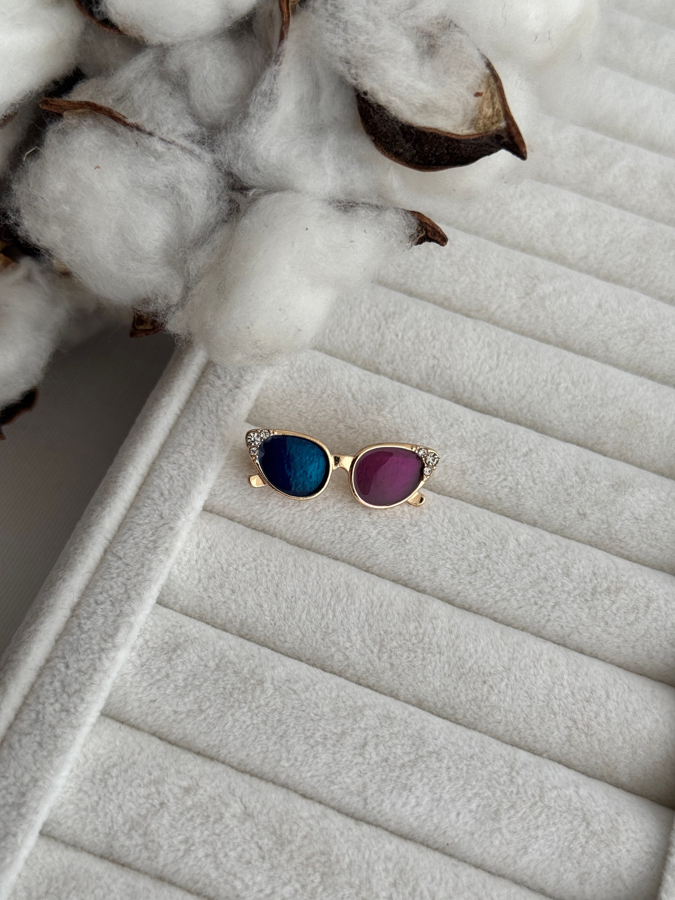 Renkli gözlük model broş BRŞ214