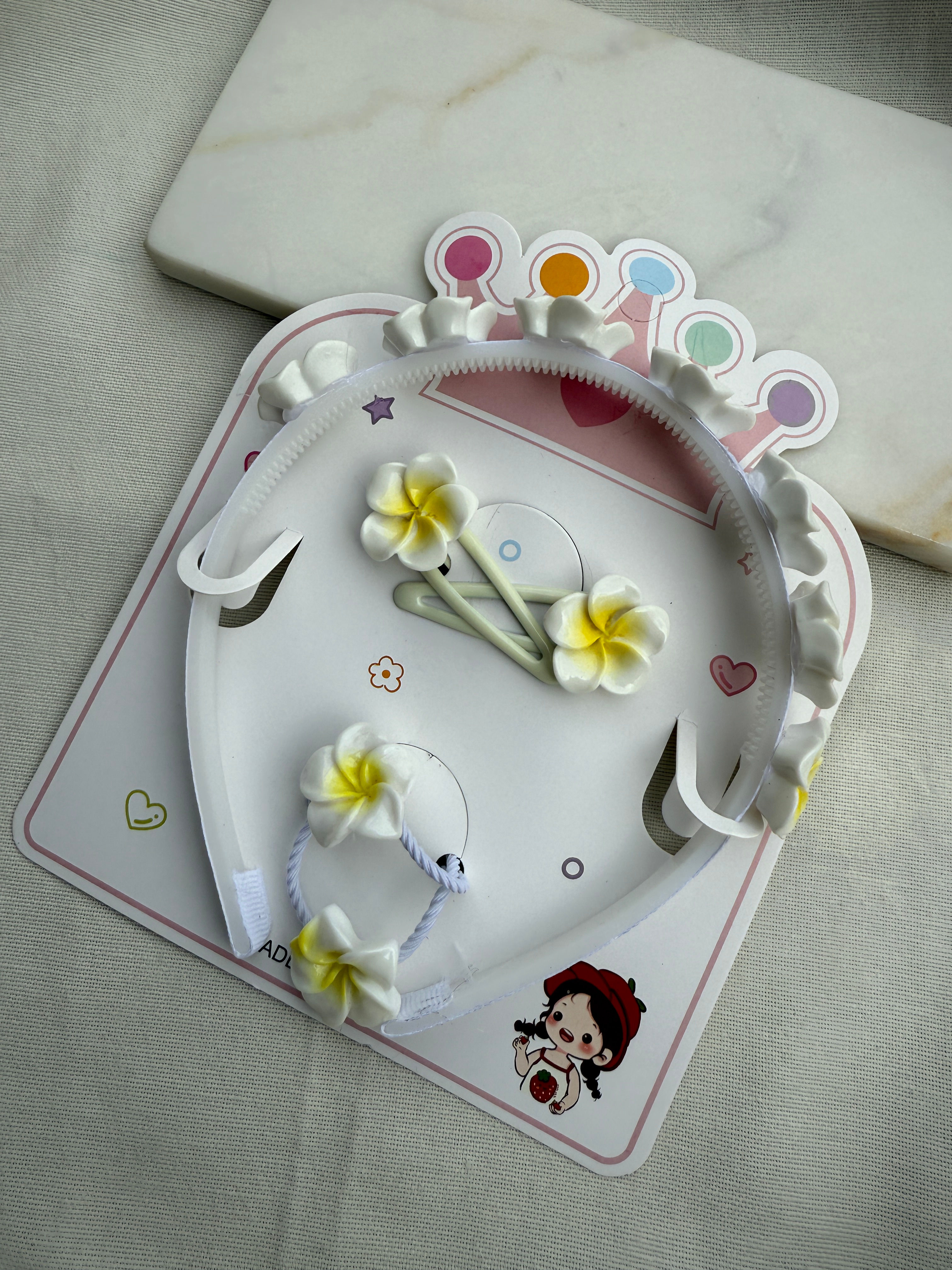 Çiçekli toka ve taç seti HT110