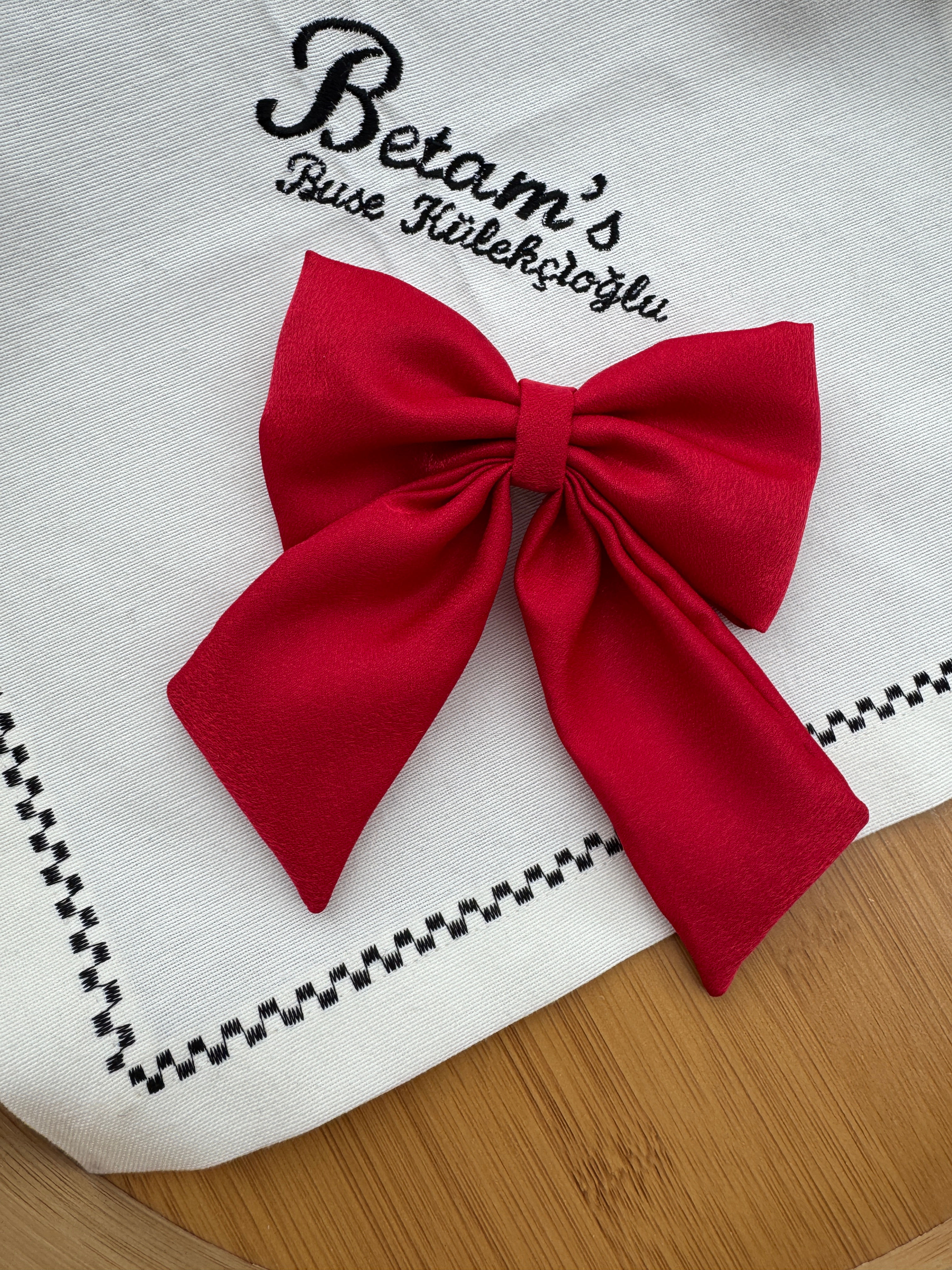 Kırmızı parlak kumaş fiyonk toka OTM013