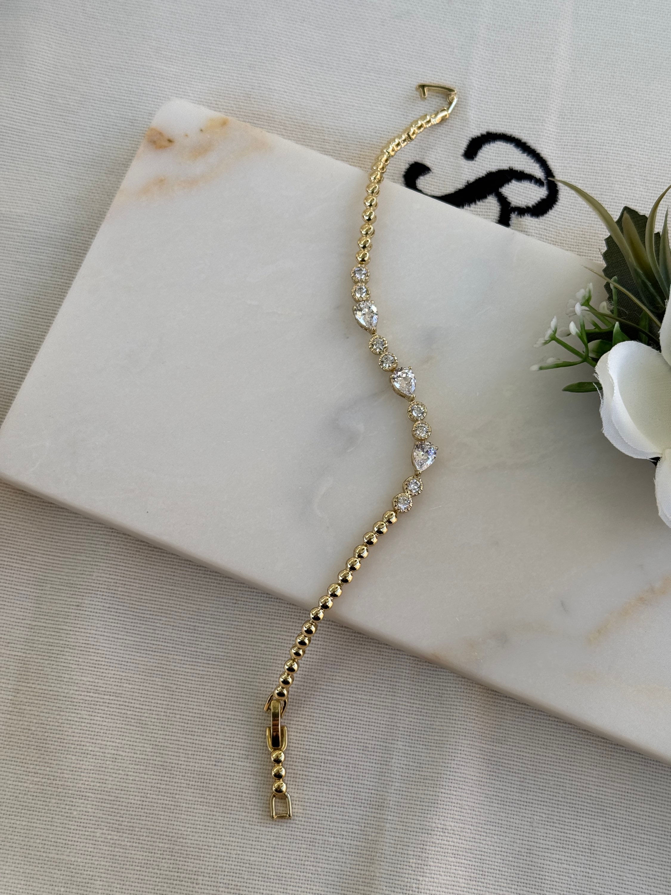 Gold özel seri damla taşlı bileklik YBLK013