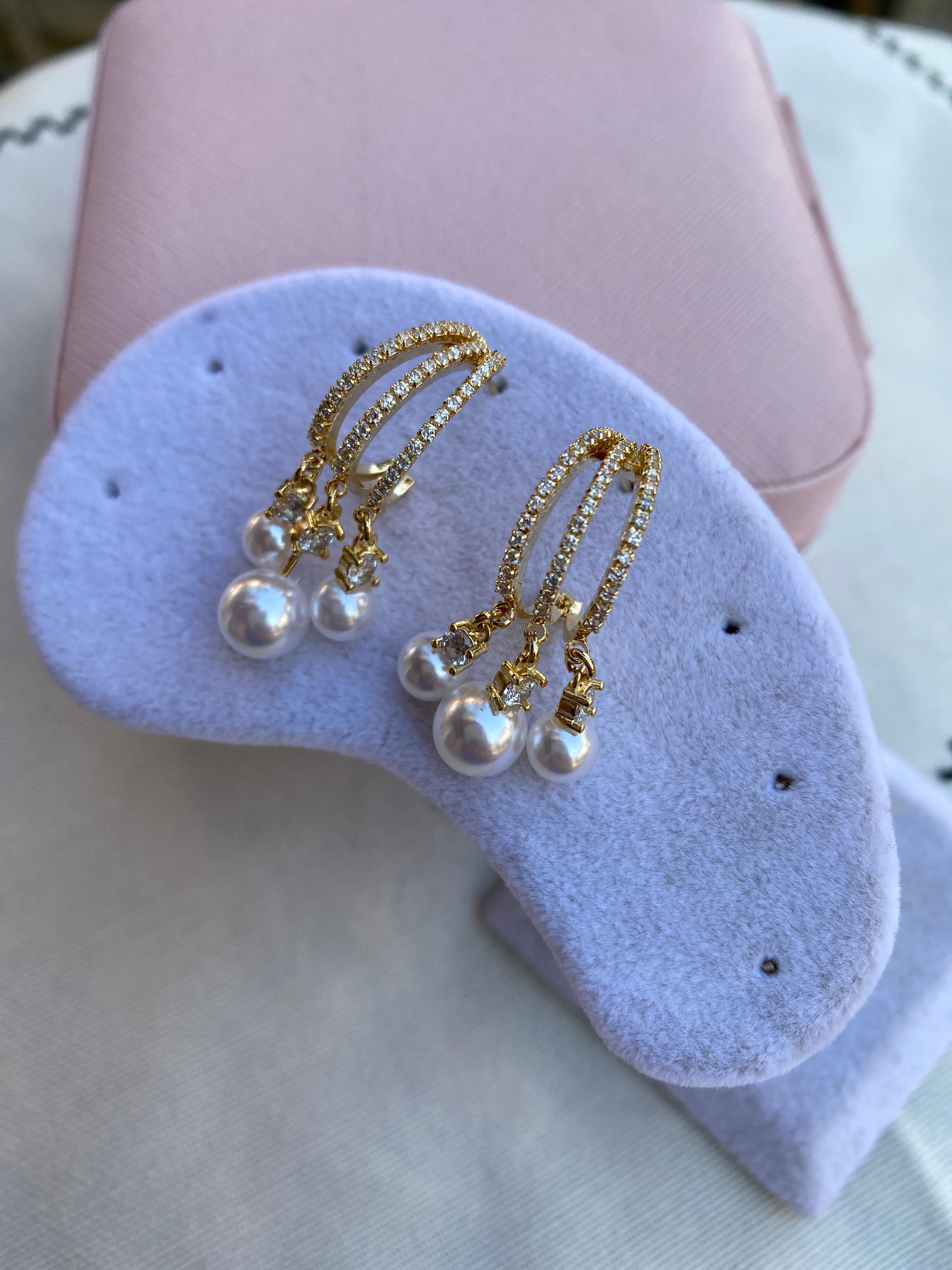 Taşlı inci sallantılı küpe BK221