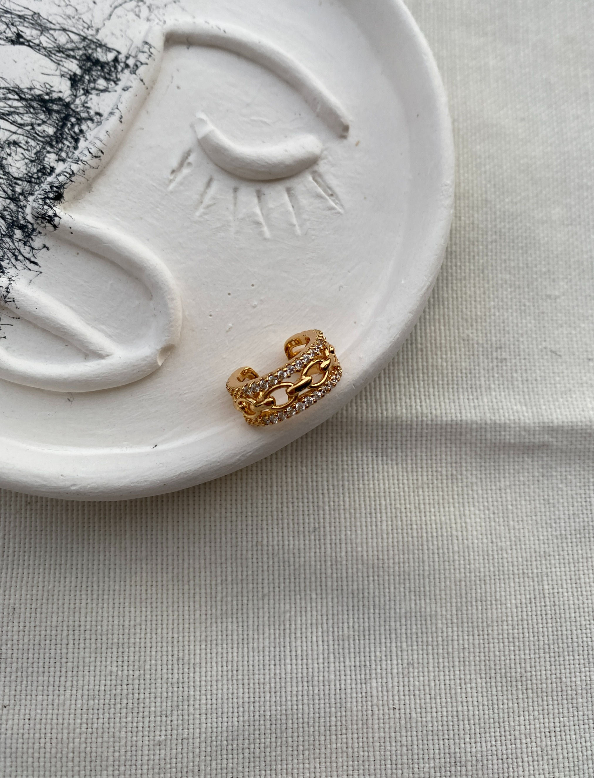 Gold kıkırdak küpesi EKK143