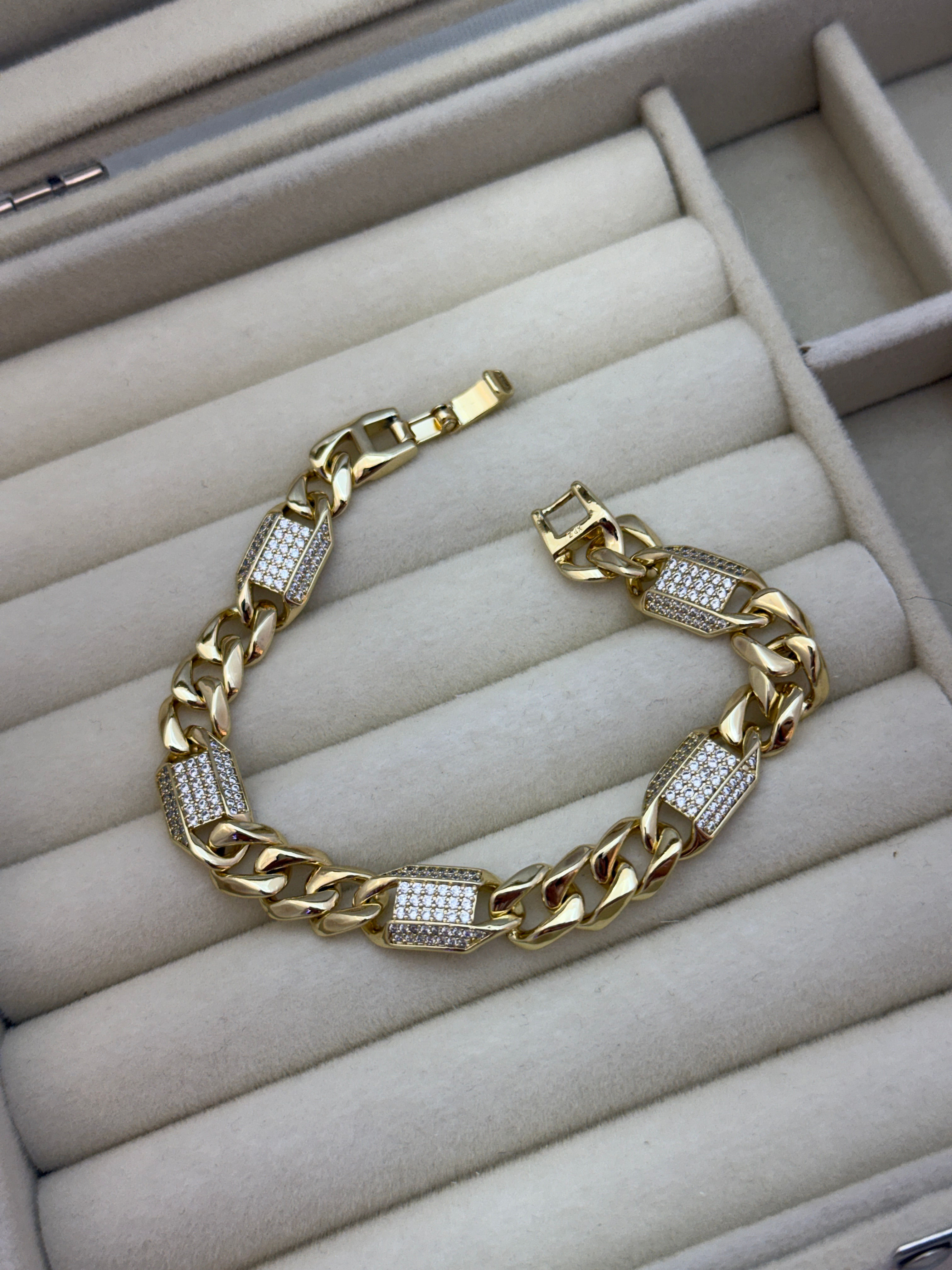 Gold taş detaylı  xuping bileklik A-0000435