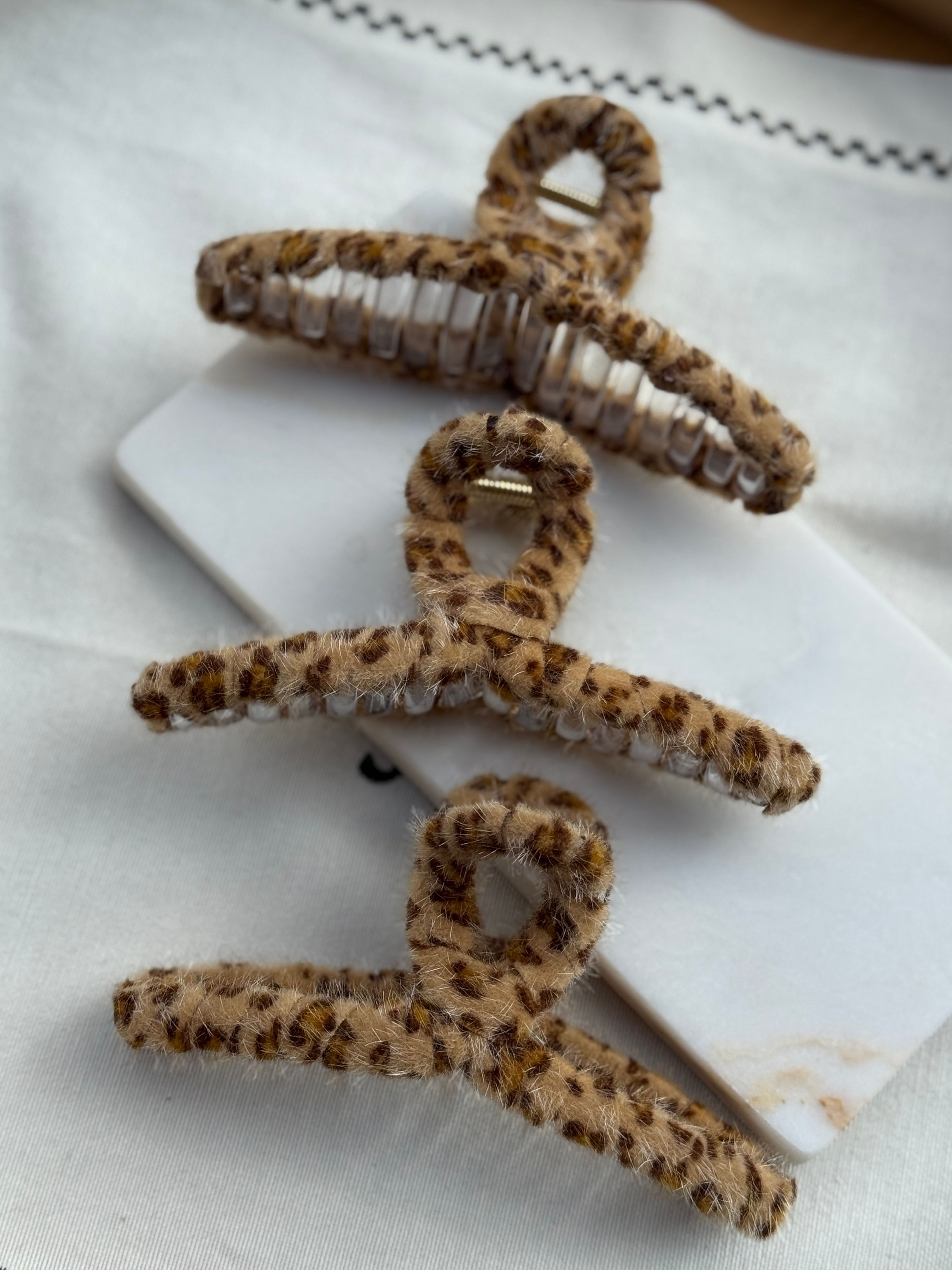 Leopar desenli tüylü mandal toka A-0000137