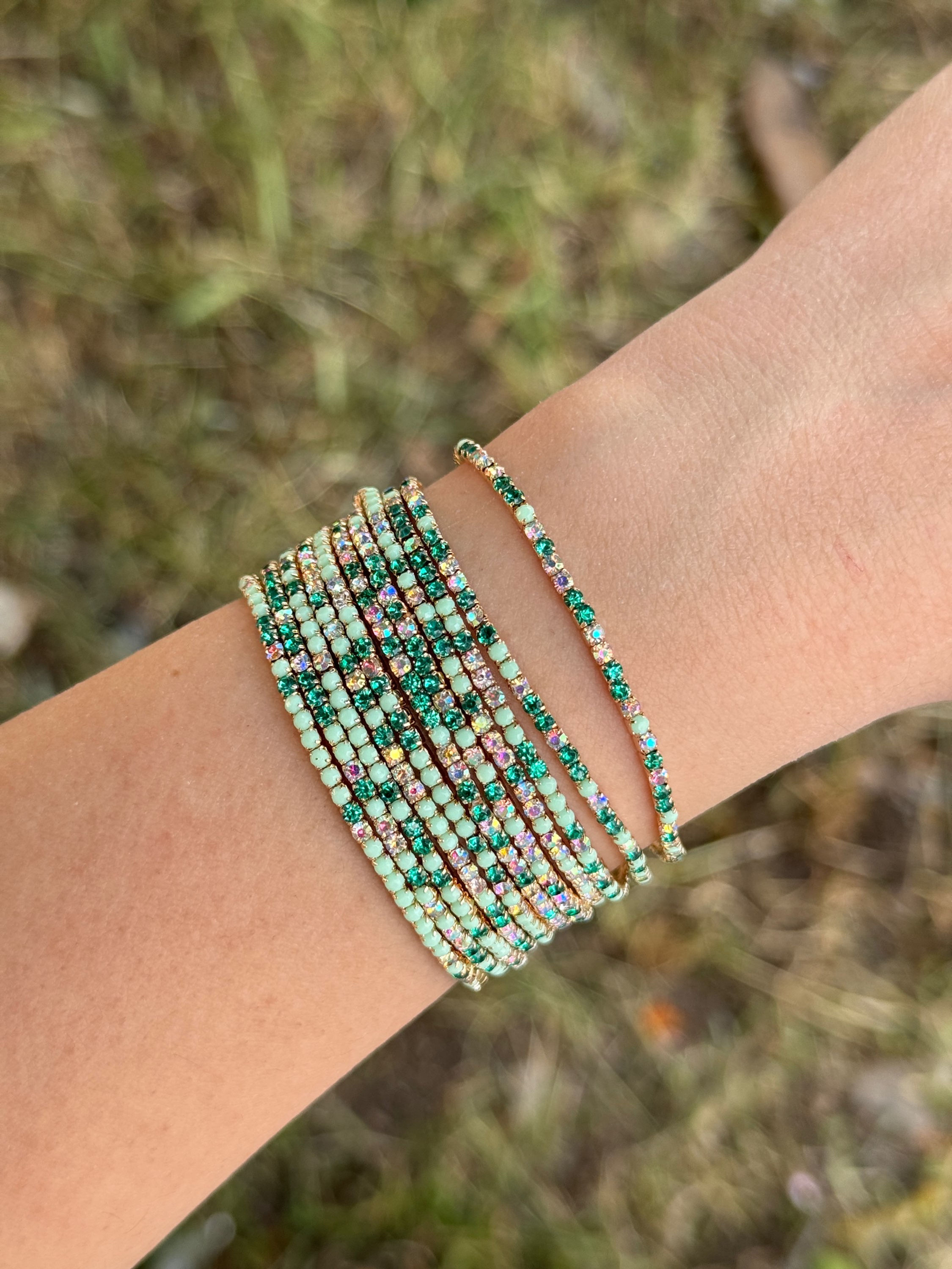 Yeşil taşlı ince lastikli bileklik KBLK044