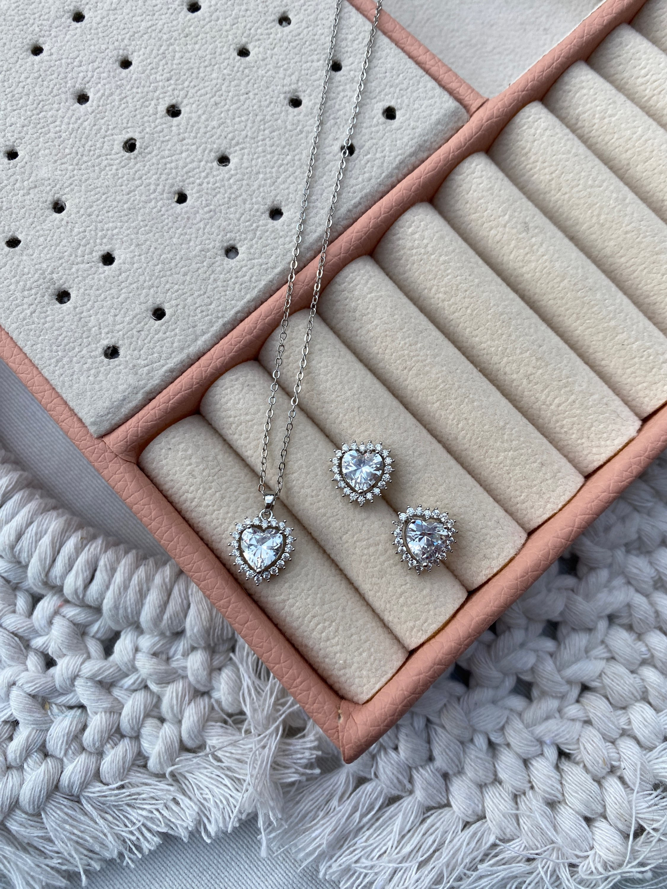 Kalpli taş detaylı ikili set XKLY653202