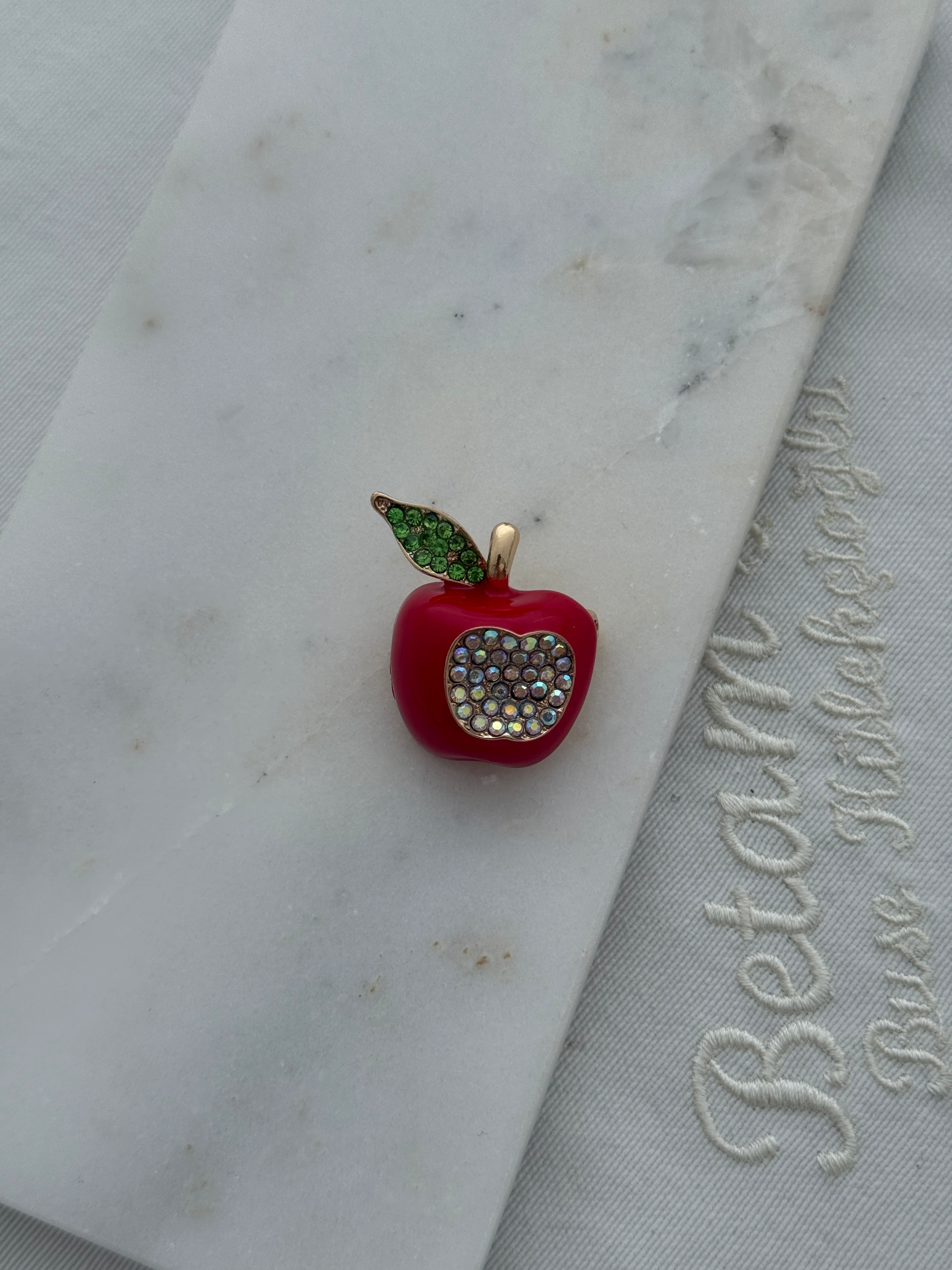 Kırmızı taşlı elma broş BRŞ226