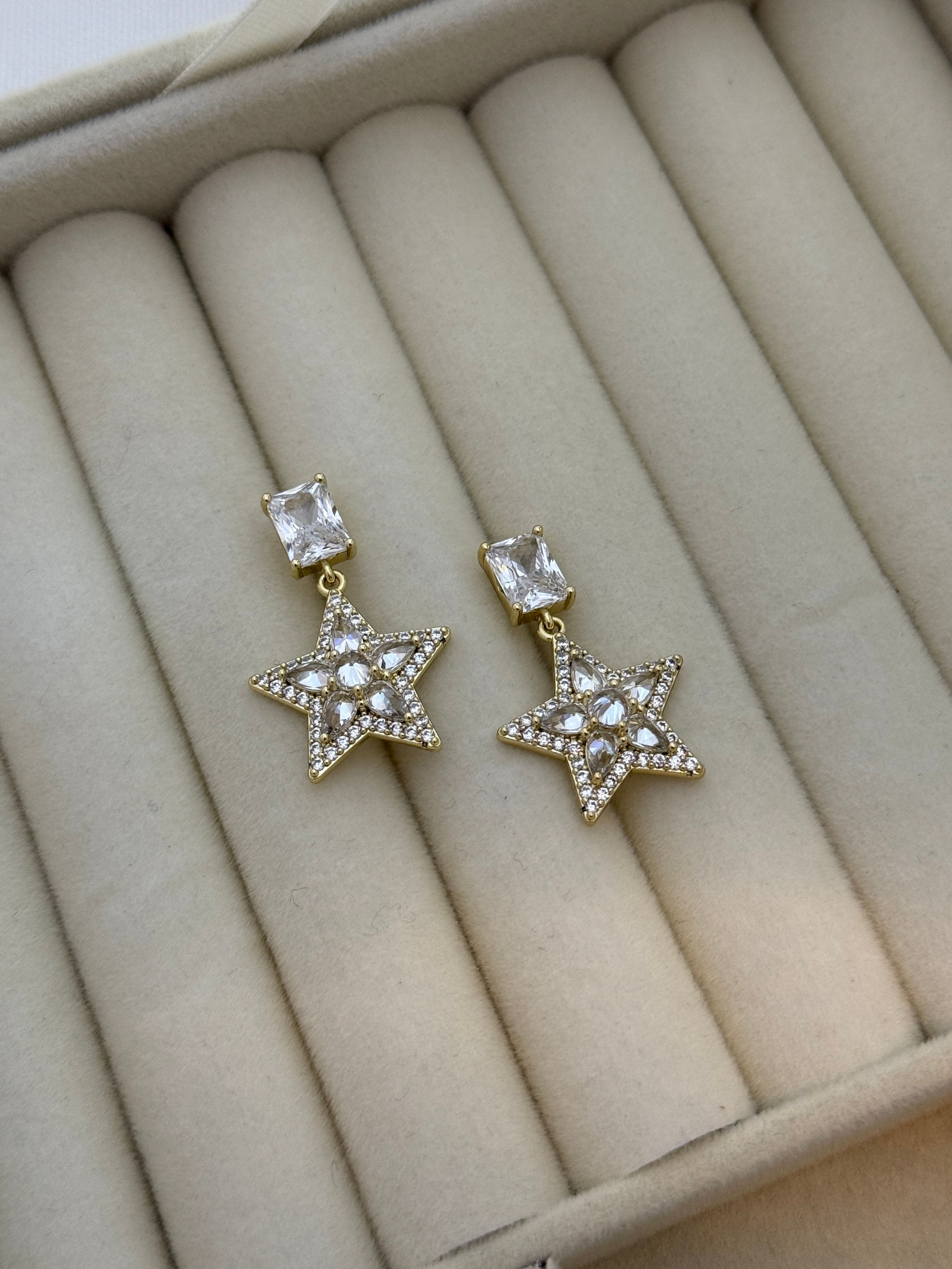 Gold yıldız küpe B-0238