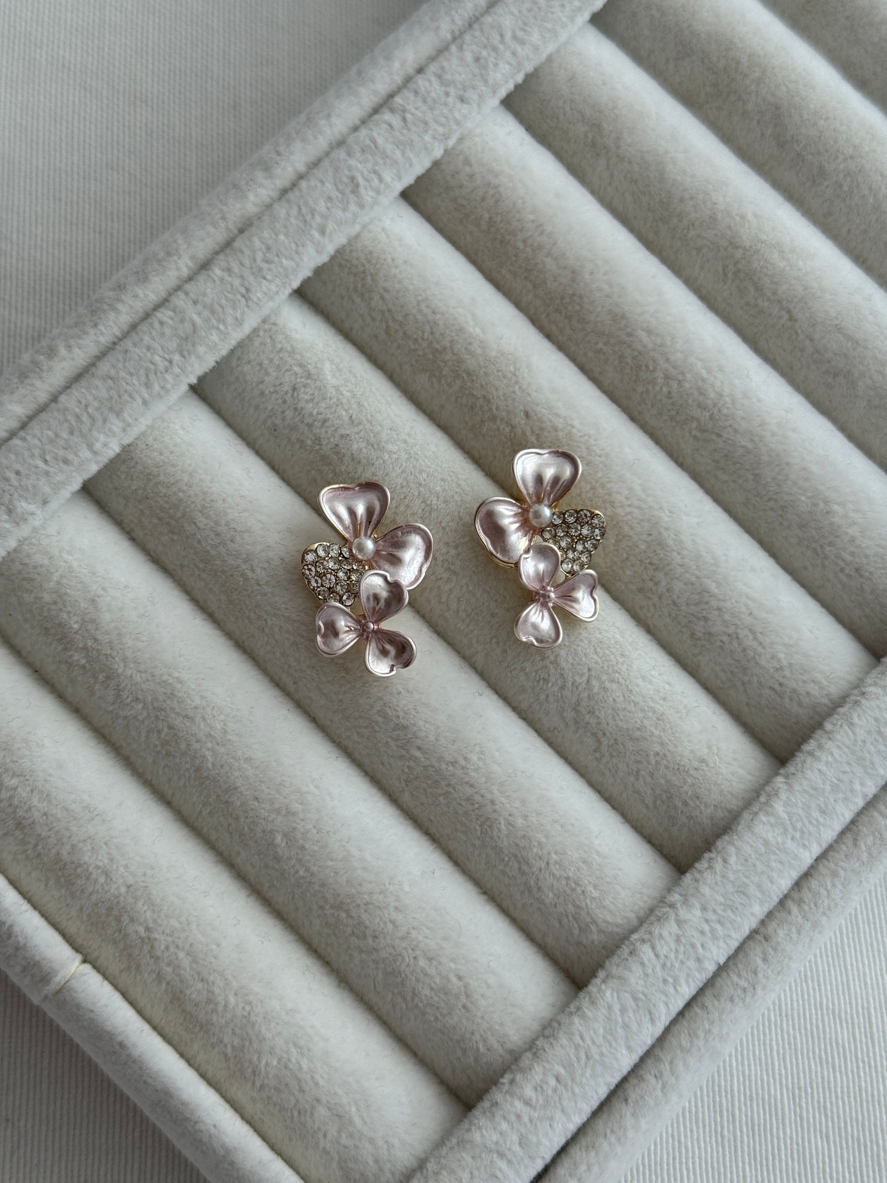 Uçuk pembe çiçek küpe AK-218