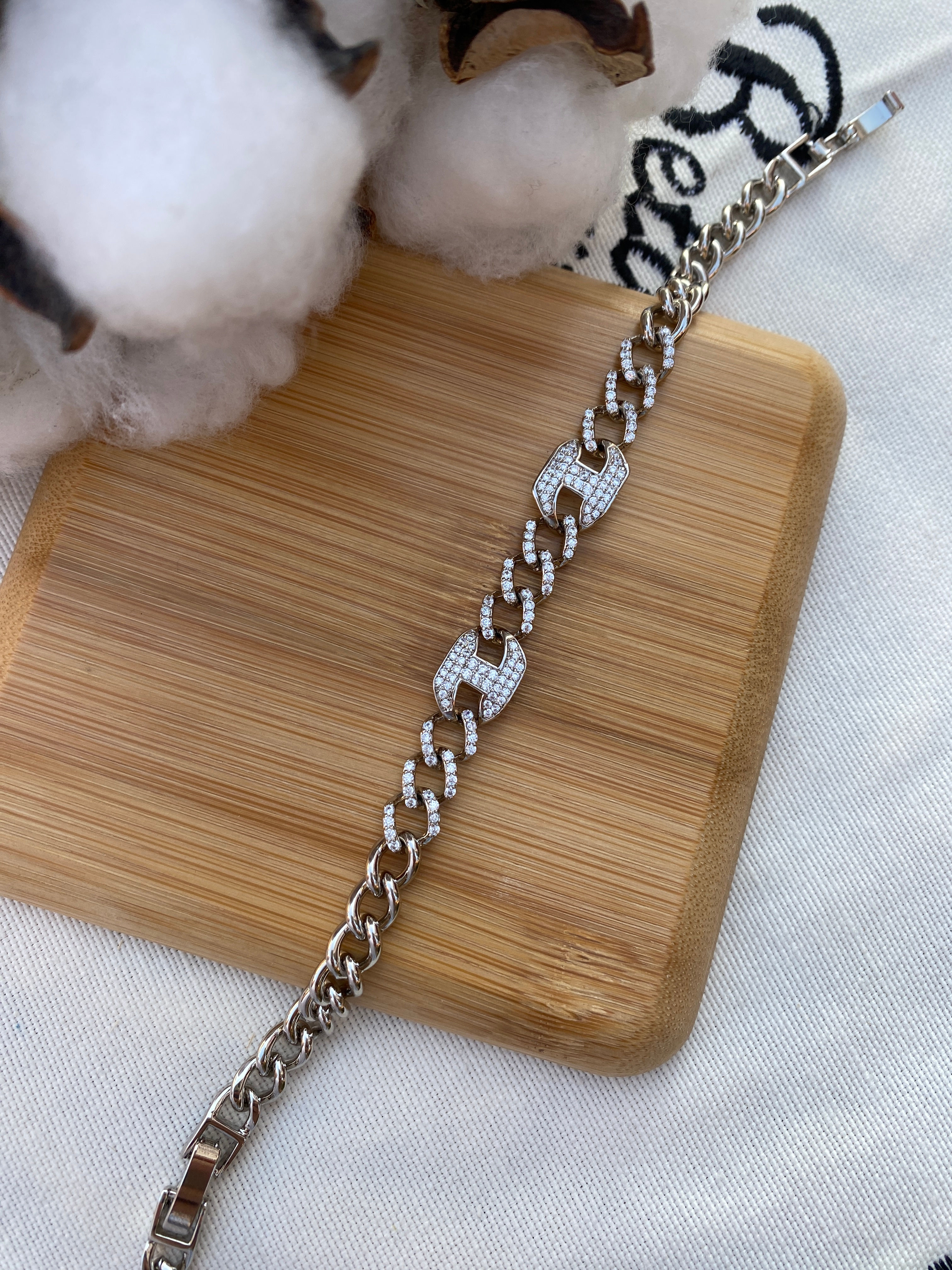 Gümüş rengi taşlı zincirli özel seri bileklik XBLK169