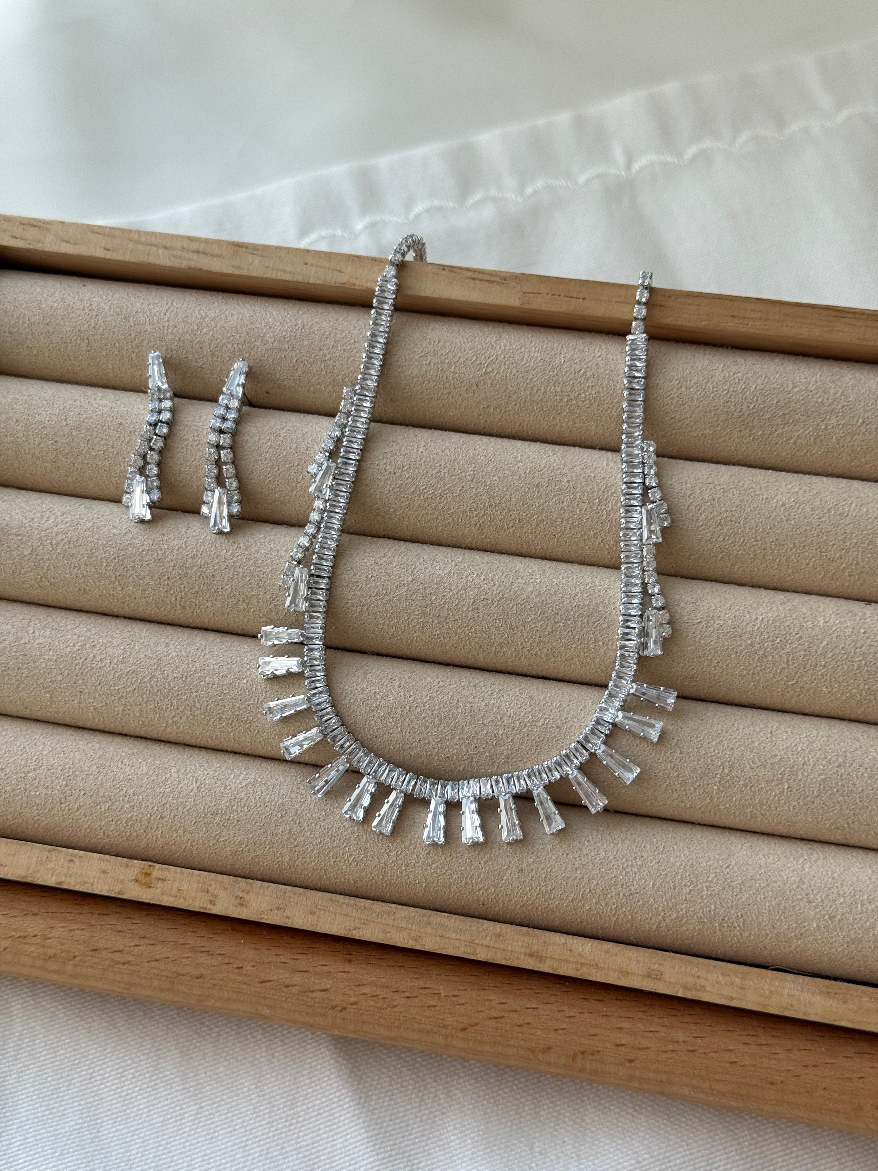 Gümüş rengi set kolye B-0612