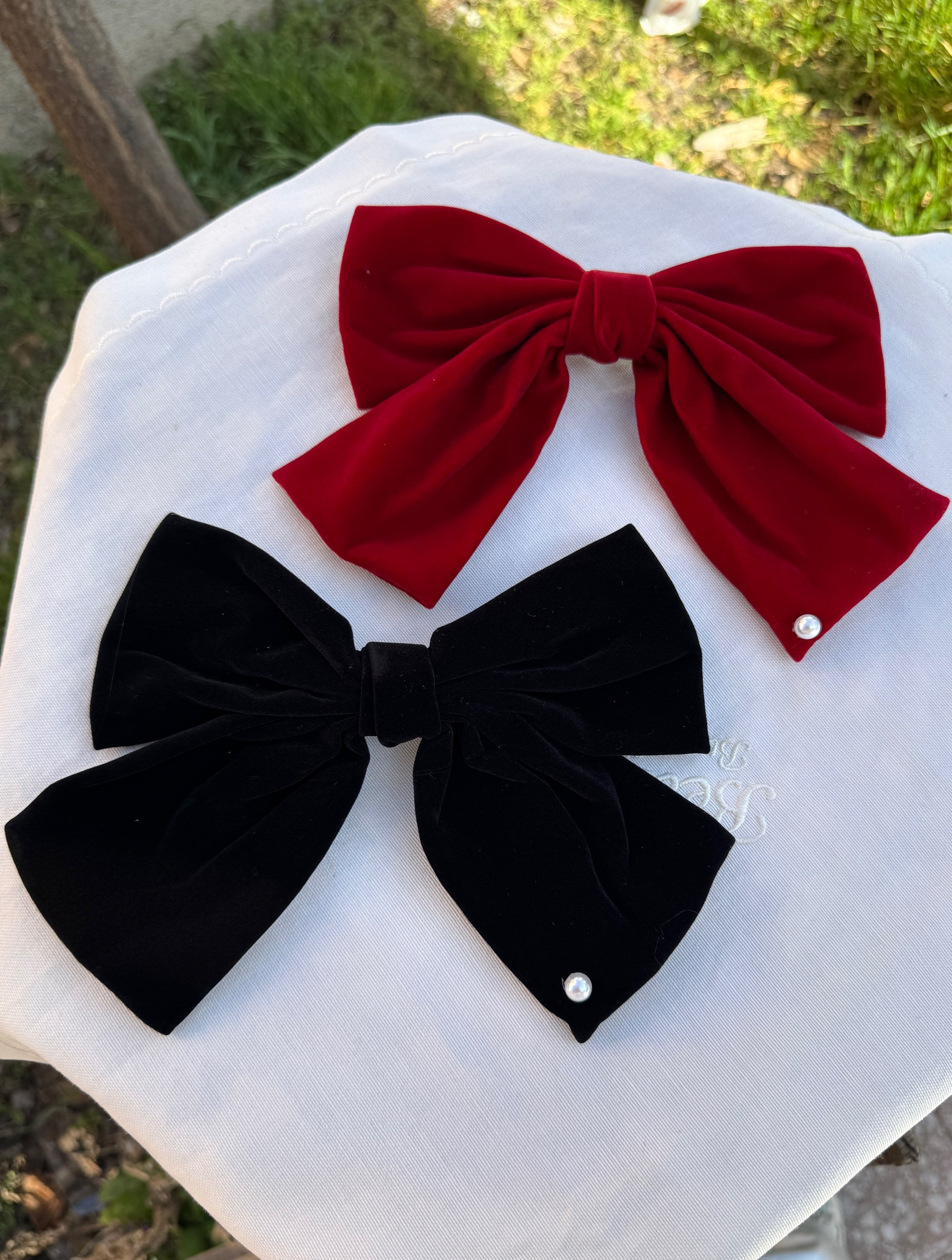 Kadife inci detaylı büyük fiyonk toka TK838