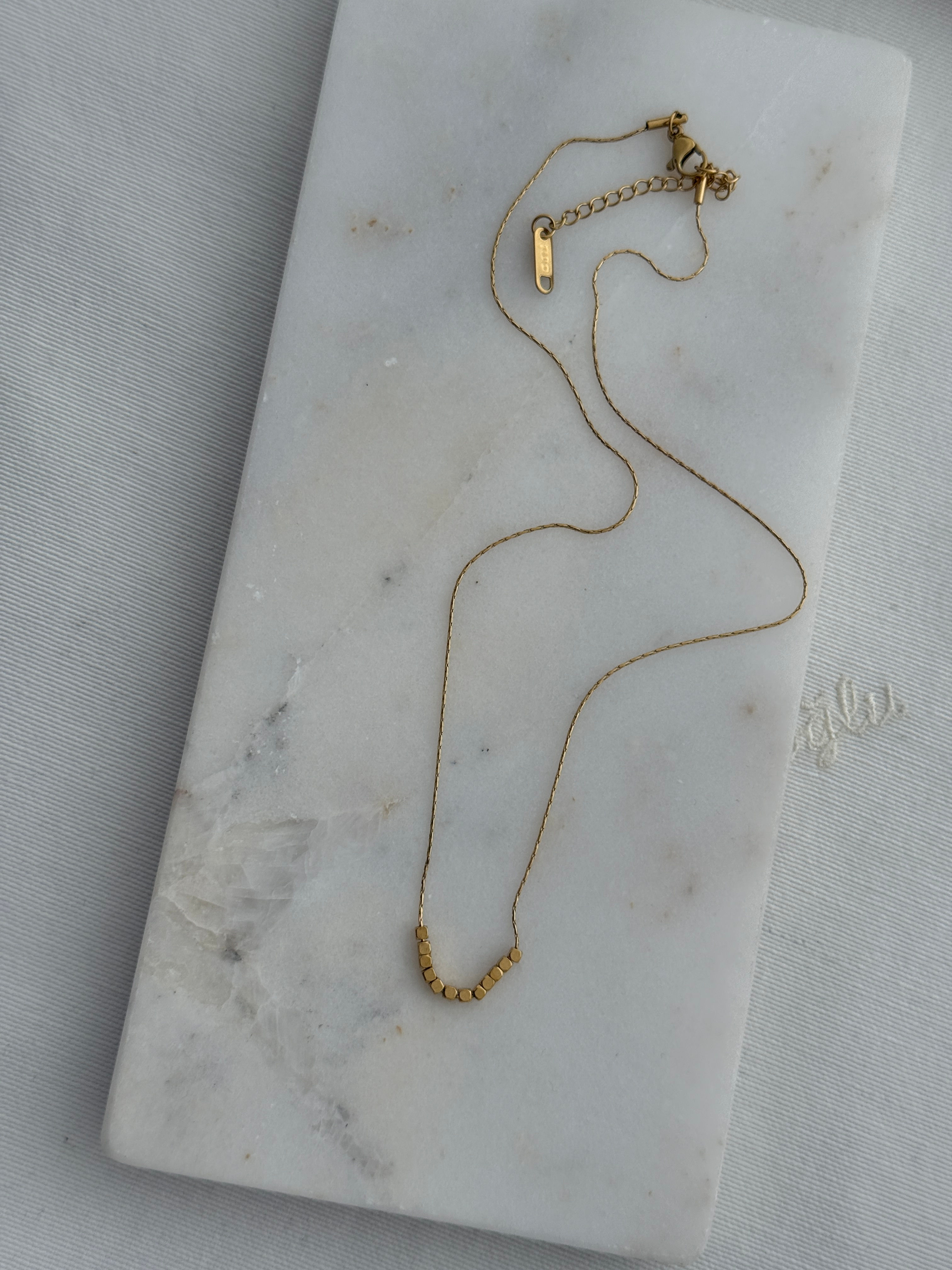 Gold topçuk detaylı çelik kolye DC-182