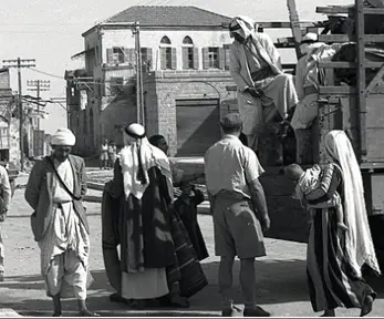 מולדת יקרה: גירוש לרצועת עזה של אחרוני התושבים הפלסטינים ממג'דל (אשקלון) ב-1950 (צילום: בנו רותנברג / הספרייה הלאומית