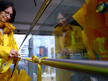 זכרתי שסיפר שהולך לתת עדות ב'שוברים'...לכל אחת יש סיפור