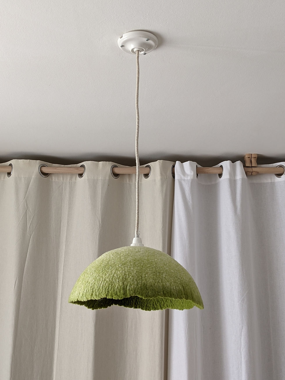 Thumbnail: Lampe suspension ONDÉE verte